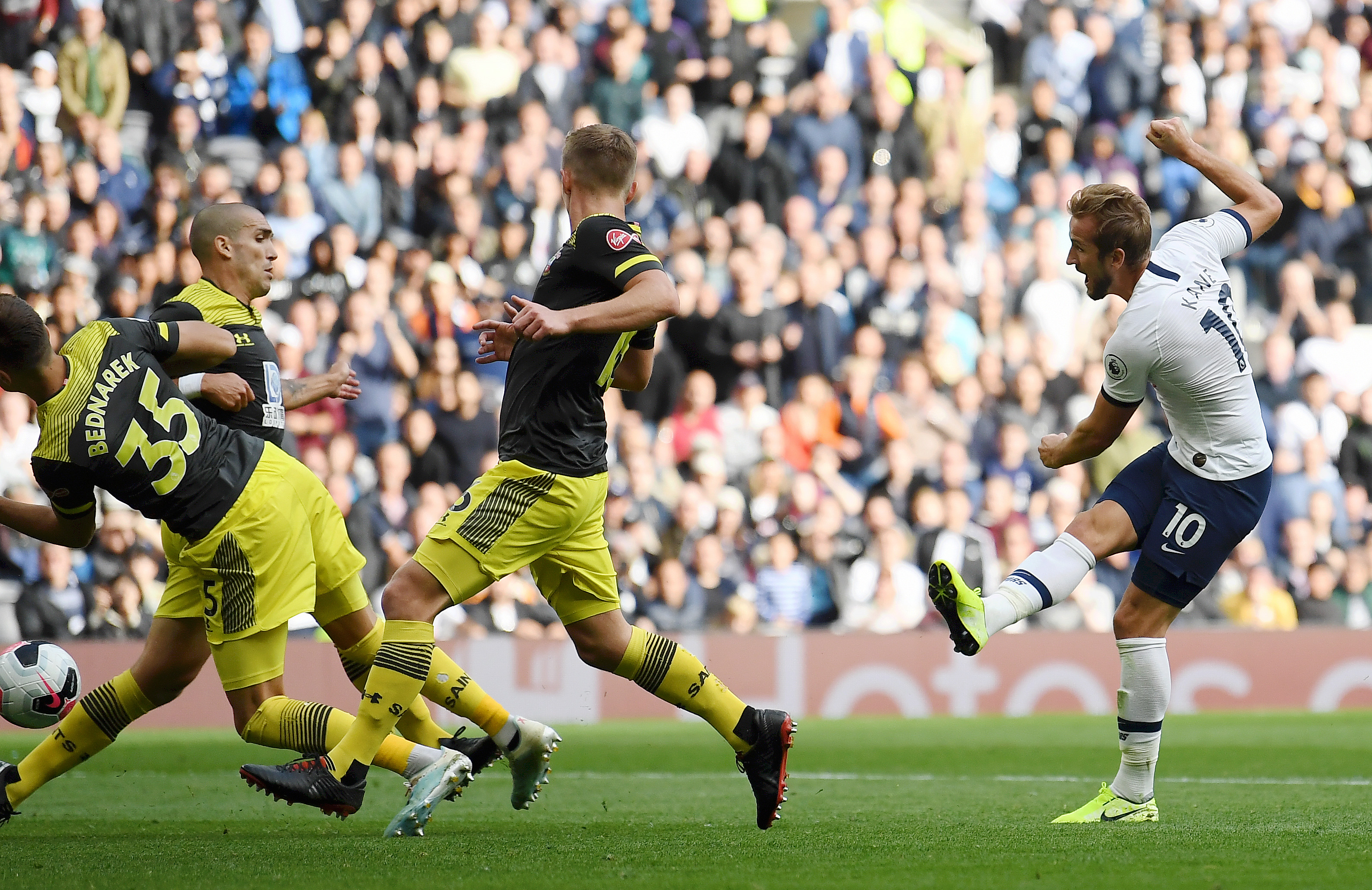 LONDON, ENGLAND - SEPTEMBER 28: Harry Kane of Tottenham Hotspur scores his team's second goal during the Premier League match between Tottenham Hotspur and Southampton FC at Tottenham Hotspur Stadium on September 28, 2019 in London, United Kingdom. (Photo by Alex Davidson/Getty Images)
