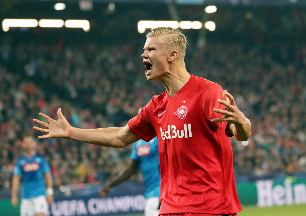 Set to celebrate a move to Manchester United? (Photo by Stringer/Krugfoto/AFP via Getty Images)