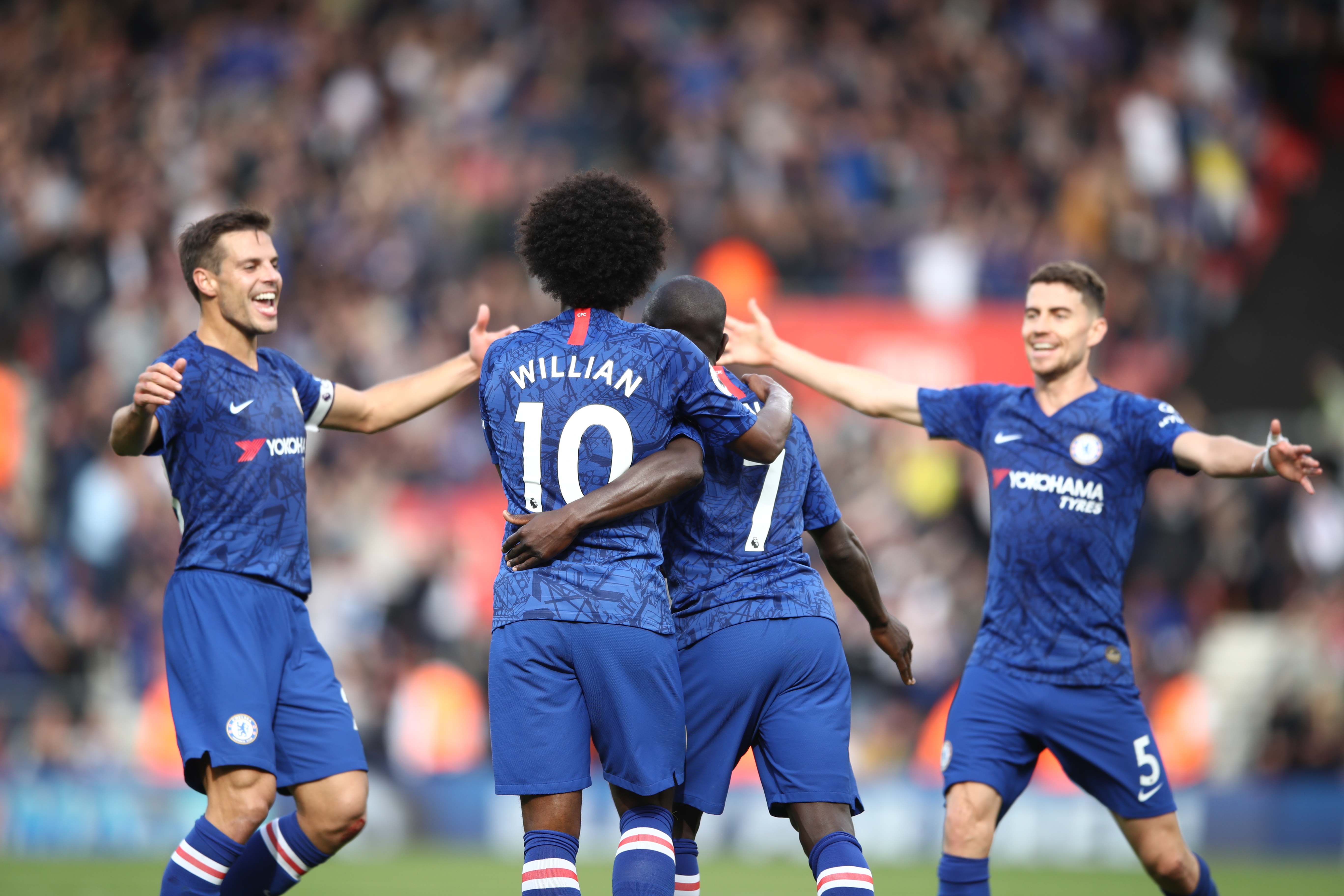 SOUTHAMPTON, ENGLAND - OCTOBER 06: N'Golo Kante of Chelsea celebrates with teammates after scoring his team's third goal during the Premier League match between Southampton FC and Chelsea FC at St Mary's Stadium on October 06, 2019 in Southampton, United Kingdom. (Photo by Bryn Lennon/Getty Images)