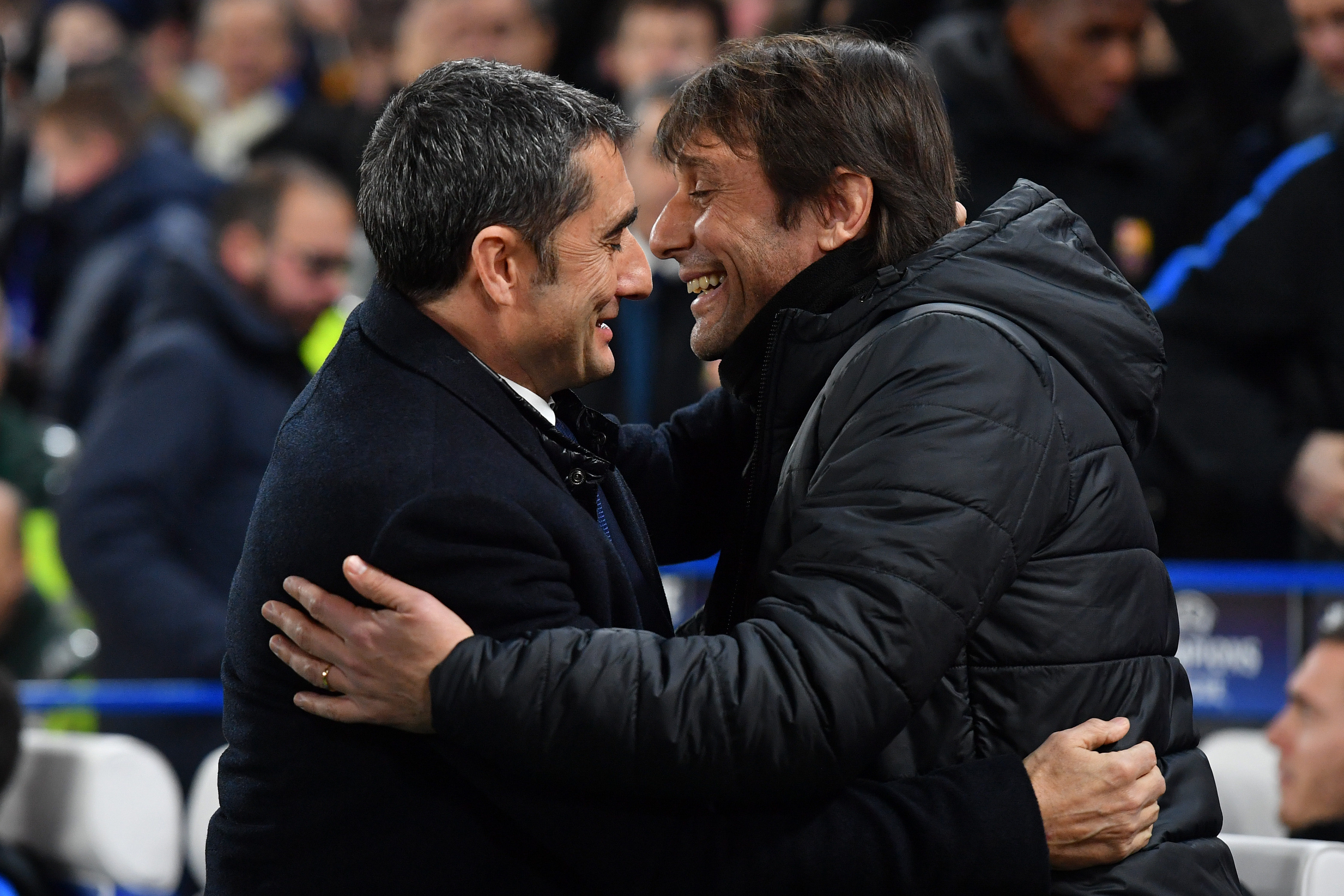 Barcelona's Spanish manager Ernesto Valverde (L) and Chelsea's Italian head coach Antonio Conte greet before the first leg of the UEFA Champions League round of 16 football match between Chelsea and Barcelona at Stamford Bridge stadium in London on February 20, 2018. / AFP PHOTO / Ben STANSALL        (Photo credit should read BEN STANSALL/AFP/Getty Images)