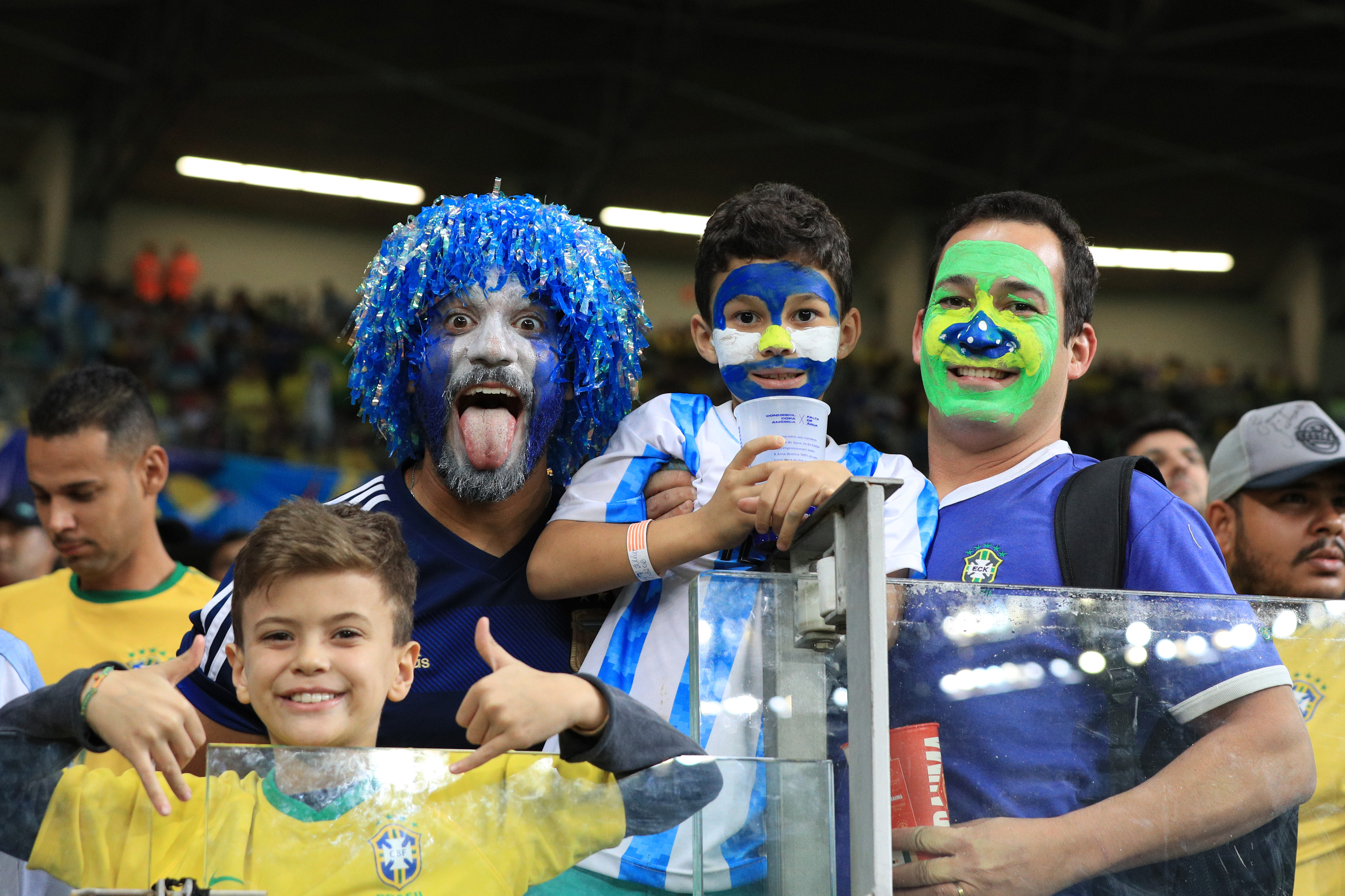 BELO HORIZONTE, BRAZIL - JULY 02: Fans of Brazil and Argentina smile prior to the Copa America Brazil 2019 Semi Final match between Brazil and Argentina at Mineirao Stadium on July 02, 2019 in Belo Horizonte, Brazil. (Photo by Buda Mendes/Getty Images)