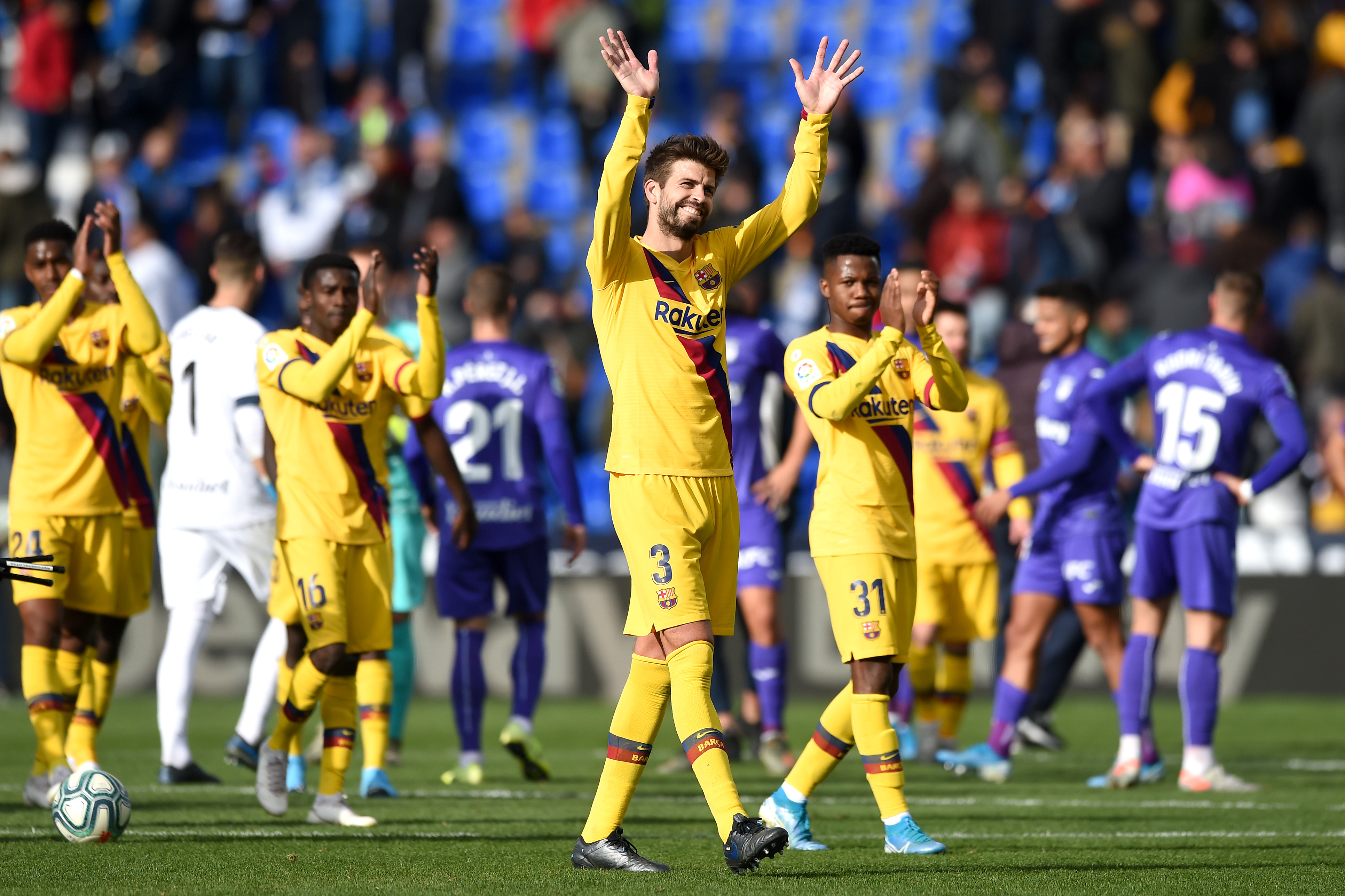 LEGANES, SPAIN - NOVEMBER 23: Gerard Pique of FC Barcelona celebrates his sides victory after the La Liga match between CD Leganes and FC Barcelona at Estadio Municipal de Butarque on November 23, 2019 in Leganes, Spain. (Photo by Denis Doyle/Getty Images)