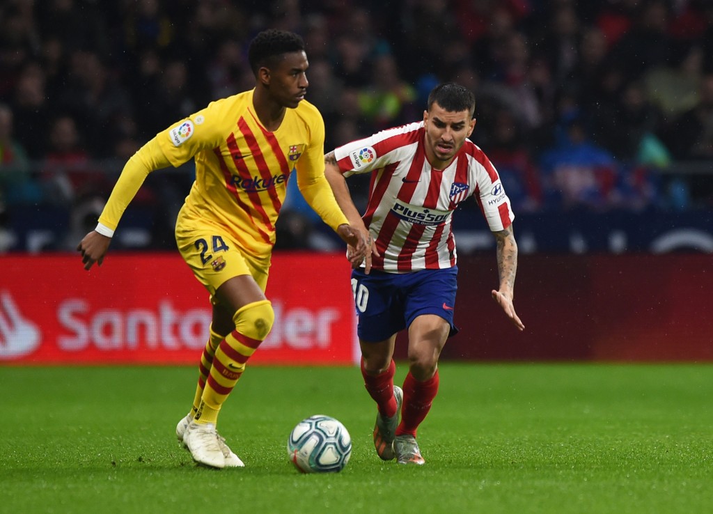 MADRID, SPAIN - DECEMBER 01: Junior Firpo of FC Barcelona holds off Angel Correa of Atletico Madrid during the Liga match between Club Atletico de Madrid and FC Barcelona at Wanda Metropolitano on December 01, 2019 in Madrid, Spain. (Photo by Denis Doyle/Getty Images)