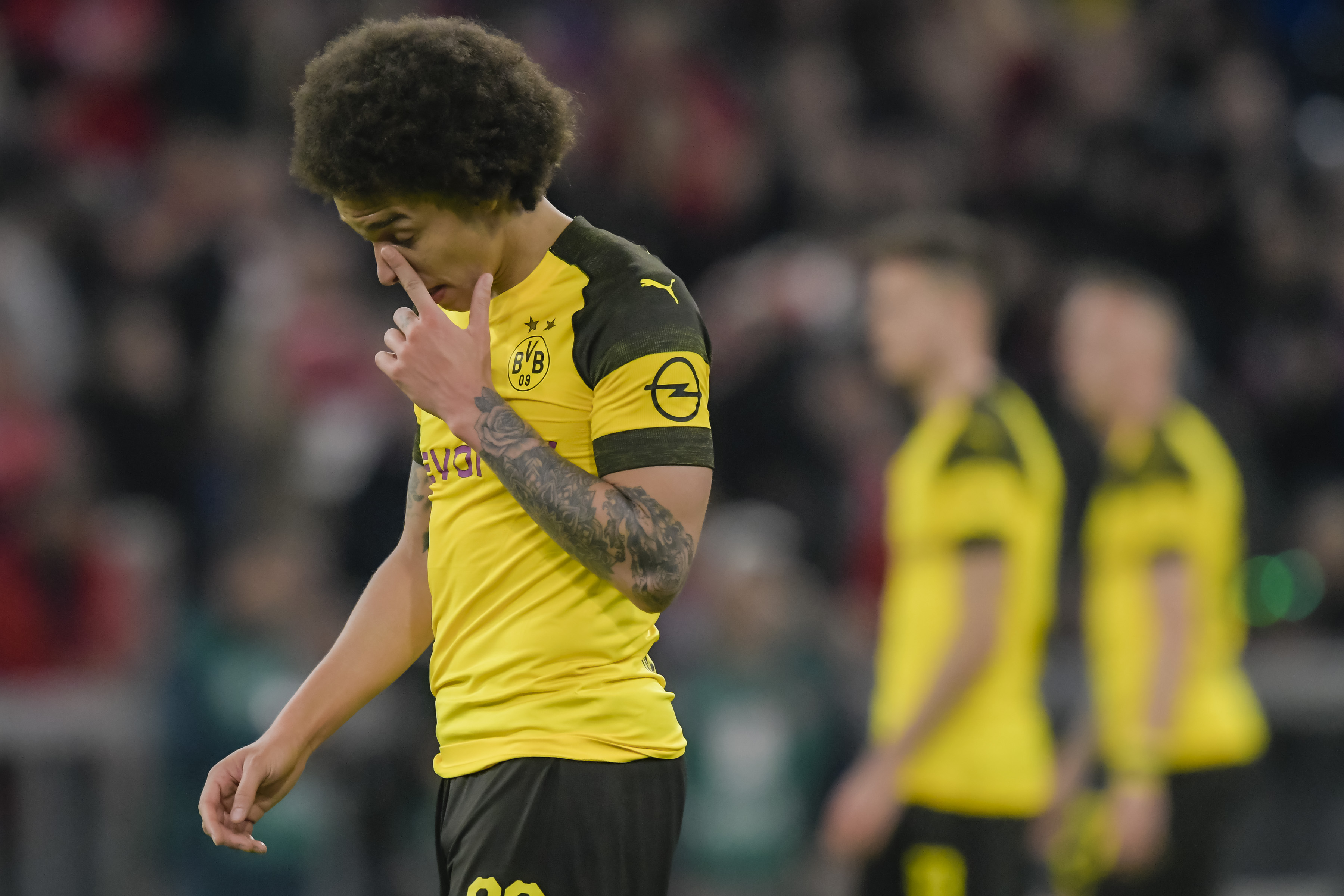 Axel Witsel misses out with an injury (Photo by Guenter SCHIFFMANN / AFP) / RESTRICTIONS: DFL REGULATIONS PROHIBIT ANY USE OF PHOTOGRAPHS AS IMAGE SEQUENCES AND/OR QUASI-VIDEO        (Photo credit should read GUENTER SCHIFFMANN/AFP via Getty Images)