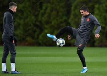 Chelsea's Italian midfielder Jorginho (L) and Chelsea's Croatian midfielder Mateo Kovacic attends a training session at Chelsea's Cobham training facility in Stoke D'Abernon, southwest of London on November 4, 2019, on the eve of their UEFA Champions League Group H football match against Ajax. (Photo by Glyn KIRK / AFP) (Photo by GLYN KIRK/AFP via Getty Images)