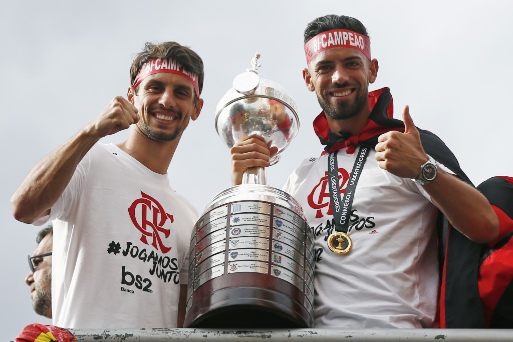 RIO DE JANEIRO, BRAZIL - NOVEMBER 24: Rodrigo Caio and Pablo Mari of Flamengo pose with the trophy on a bus during the celebrations the day after Flamengo won the Copa CONMEBOL Libertadores on November 24, 2019 in Rio de Janeiro, Brazil. (Photo by Wagner Meier/Getty Images)