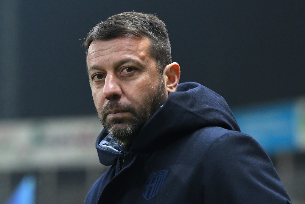 PARMA, ITALY - JANUARY 13: Roberto D´Aversa head coach of Parma Calcio looks on during the Serie A match between Parma Calcio and US Lecce at Stadio Ennio Tardini on January 13, 2020 in Parma, Italy. (Photo by Alessandro Sabattini/Getty Images)