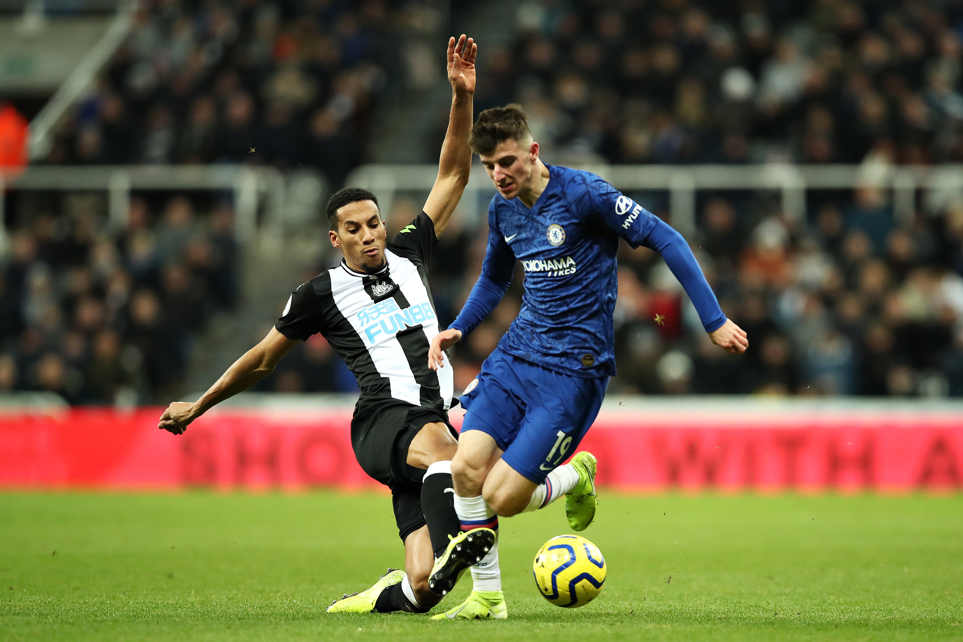 Mount struggled (Photo by Ian MacNicol/Getty Images)