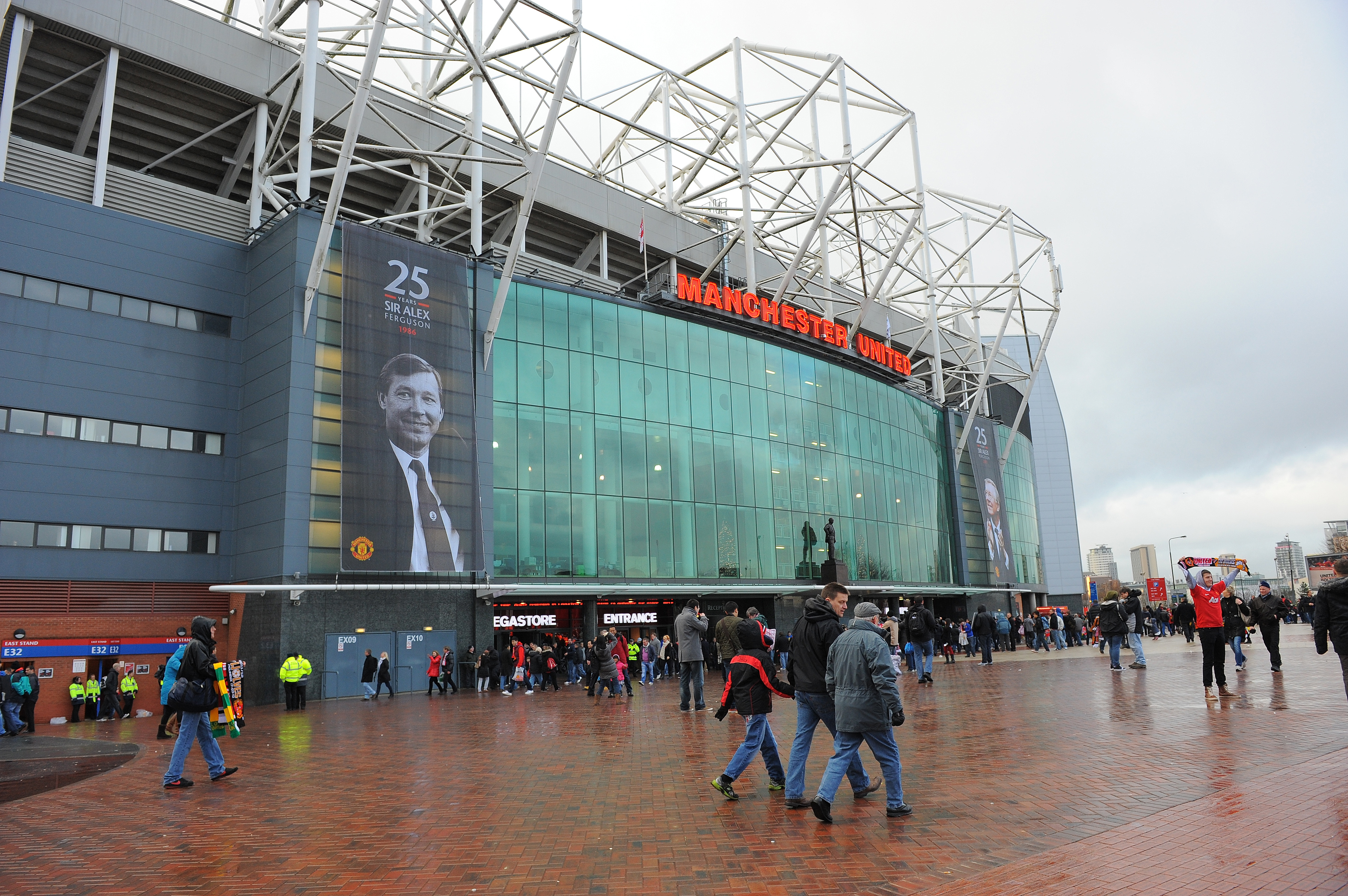 Manchester United eyeing Evanilson swoop.