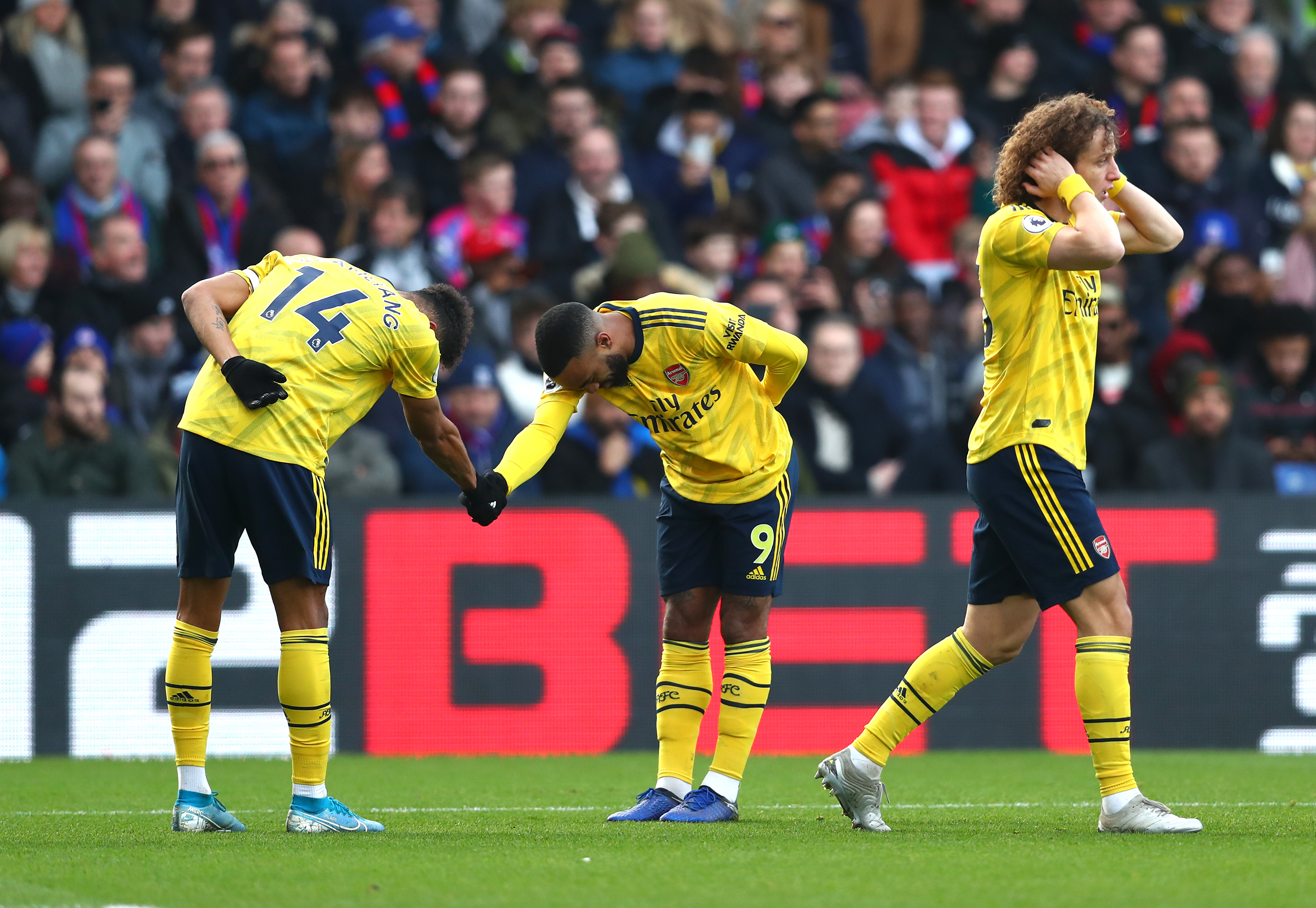 LONDON, ENGLAND - JANUARY 11: Pierre-Emerick Aubameyang of Arsenal celebrates after scoring his team's first goal with teammate Alexandre Lacazette during the Premier League match between Crystal Palace and Arsenal FC at Selhurst Park on January 11, 2020 in London, United Kingdom. (Photo by Dan Istitene/Getty Images)