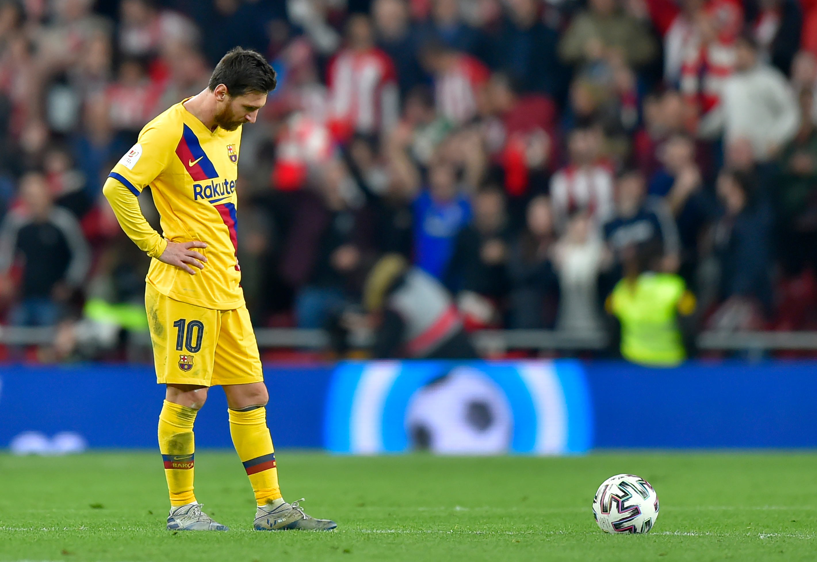 Lionel Messi has often been left on his own by Barcelona lately. (Photo by Ander Gillenea/AFP via Getty Images)