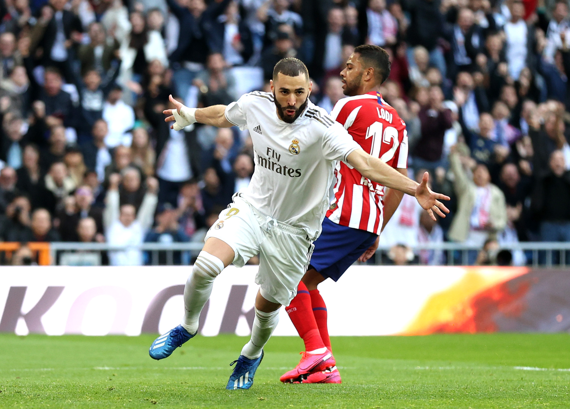 MADRID, SPAIN - FEBRUARY 01: Karim Benzema of Real Madrid celebrates after scoring his team's first goal during the La Liga match between Real Madrid CF and Club Atletico de Madrid at Estadio Santiago Bernabeu on February 01, 2020 in Madrid, Spain. (Photo by Angel Martinez/Getty Images)