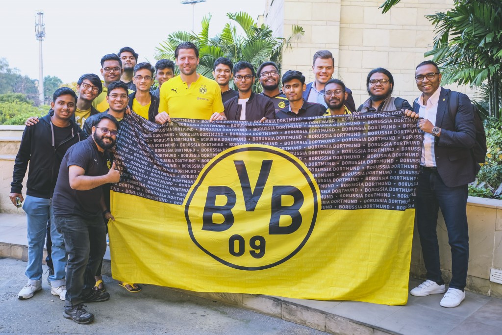 Weidenfeller with the local Dortmund fans!