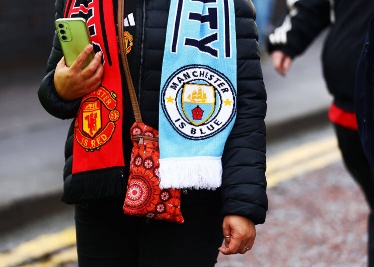 A fan wearing a half and half scarf Manchester United, ManU v Manchester City, Premier League, Football, Old Trafford, Manchester, UK - 17 Jan 2026Manchester Old Trafford United Kingdom EDITORIAL USE ONLY No use with unauthorised audio, video, data, fixture lists, club/league logos or live services. Online in-match use limited to 120 images, no video emulation. No use in betting, games or single club/league/player publications. PUBLICATIONxINxGERxSUIxAUTxHUNxGRExMLTxCYPxROUxBULxUAExKSAxCHNxDENxINDxITAxPORxESPxSWExTURxMEXxCOLxVENxPERxECUxBRAxARGxCHIxURUxPARxPANxONLY Copyright: xMattxWest/Shutterstockx 16347907bw
