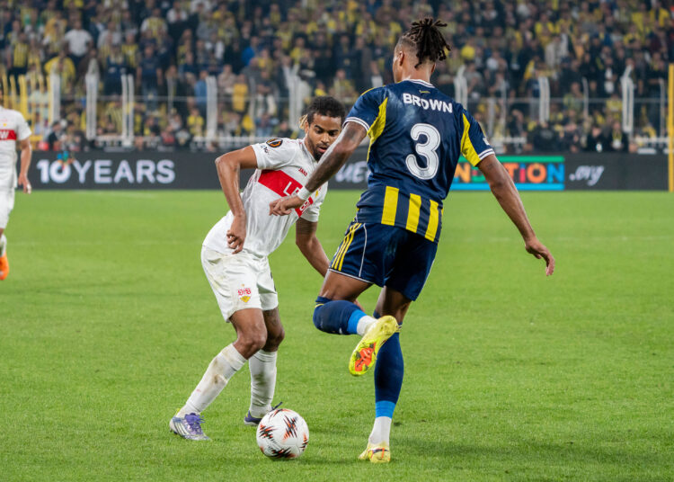 Lorenz Assignon VfB Stuttgart, 22 im Duell mit Archie Brown Fenerbahce Istanbul, 03, TUR, Fenerbahce Istanbul vs. VfB Stuttgart, Fussball, UEFA Europa League, Spieltag 3, Spielzeit 2025/2026, 23.10.2025, TUR, Fenerbahce Istanbul vs. VfB Stuttgart, Fussball, UEFA Europa League, Spieltag 3, Spielzeit 2025/2026, 23.10.2025, Istanbul *** Lorenz Assignon VfB Stuttgart, 22 in duel with Archie Brown Fenerbahce Istanbul, 03 , TUR, Fenerbahce Istanbul vs VfB Stuttgart, Football, UEFA Europa League, Matchday 3, 2025 2026 season, 23 10 2025, TUR, Fenerbahce Istanbul vs VfB Stuttgart, Football, UEFA Europa League, Matchday 3, 2025 2026 season, 23 10 2025, Istanbul Copyright: xEibner-Pressefoto/EdwardxCheungx EP_ECG