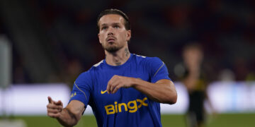 Leeds United retain Mykhailo Mudryk interest as player pushes for Premier League stay.