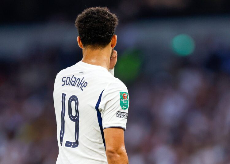 The Carabao Cup EFL sleeve patch of Dominic Solanke of Tottenham Hotspur Tottenham Hotspur v Charlton Athletic, EFL Carabao Cup, Second Round, Football, Tottenham Hotspur Stadium, London, UK - 26 Aug 2026London Tottenham Hotspur Stadium United Kingdom EDITORIAL USE ONLY No use with unauthorised audio, video, data, fixture lists, club/league logos or live services. Online in-match use limited to 120 images, no video emulation. No use in betting, games or single club/league/player publications. PUBLICATIONxINxGERxSUIxAUTxHUNxGRExMLTxCYPxROUxBULxUAExKSAxCHNxDENxINDxITAxPORxESPxSWExTURxMEXxCOLxVENxPERxECUxBRAxARGxCHIxURUxPARxPANxONLY Copyright: xMattxImpey/Shutterstockx 17115050fx
